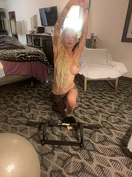 blonDDbombsheLL99 webcam