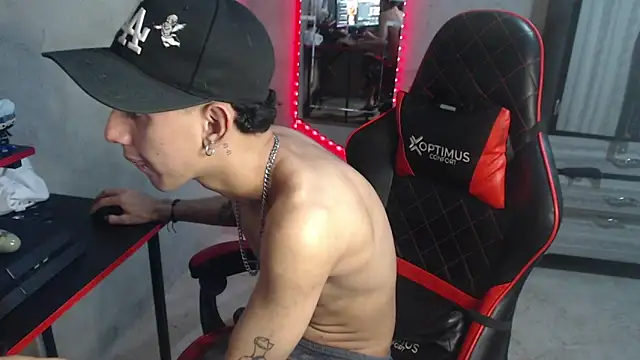 garu-hot18 webcam