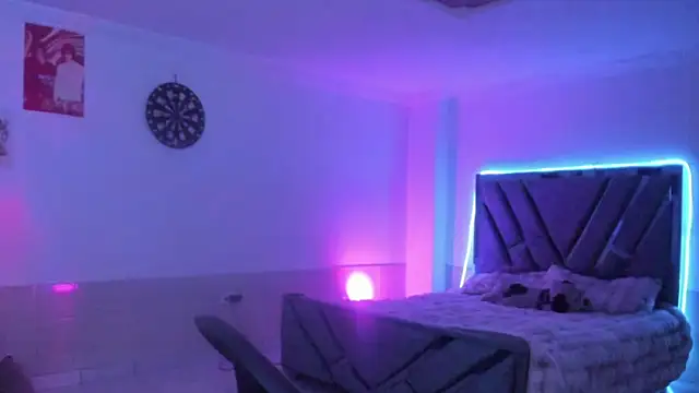 Mia_Gates webcam