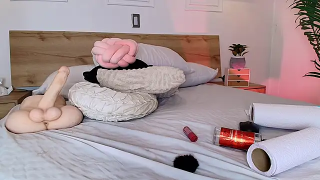 Watch Mariee_rosee live on EroticFlix - High definition streams