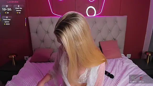 Watch Emily_Magnificent live on EroticFlix - High definition streams