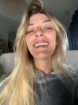 Bellalolahot webcam