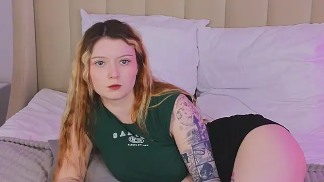 AlyssFrost webcam