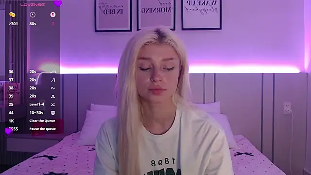 BlondyLi webcam