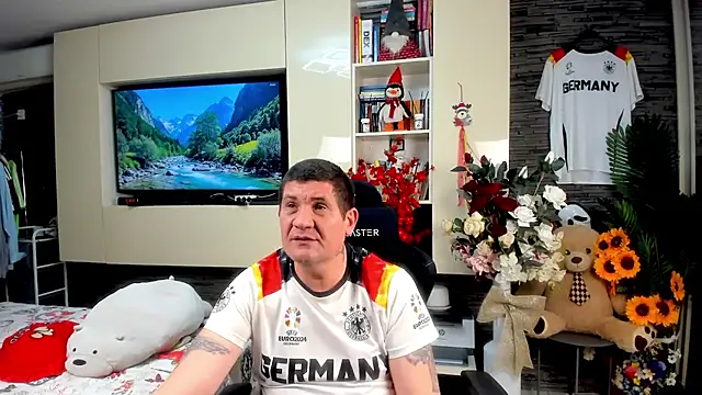SpartacusDaddy48 webcam