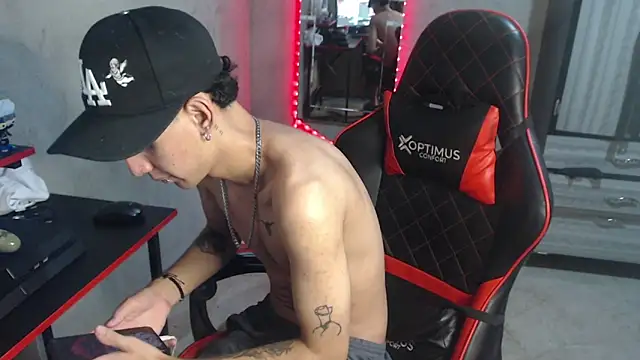garu-hot18 webcam