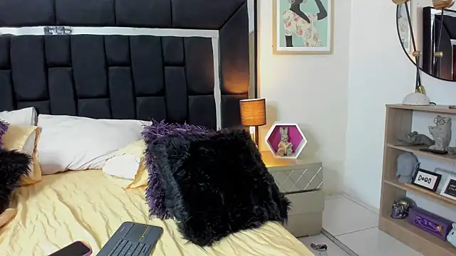 Tiana_moon webcam