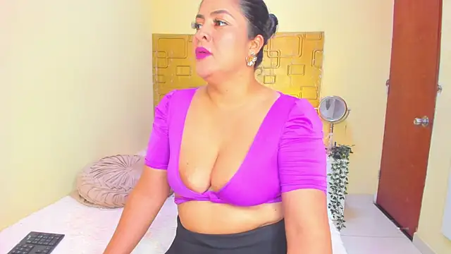 julia_haye - Julia_Haye's free webcam - UK Sex Cams