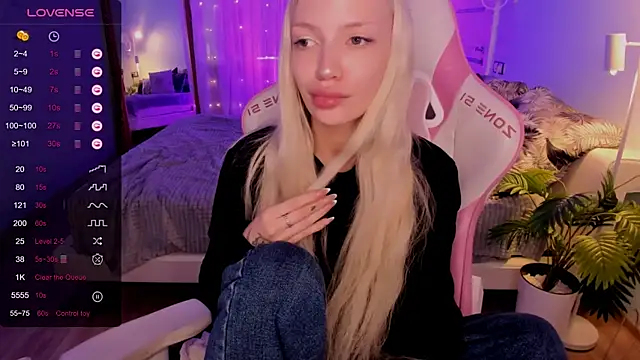 AnyaTaylor_ webcam