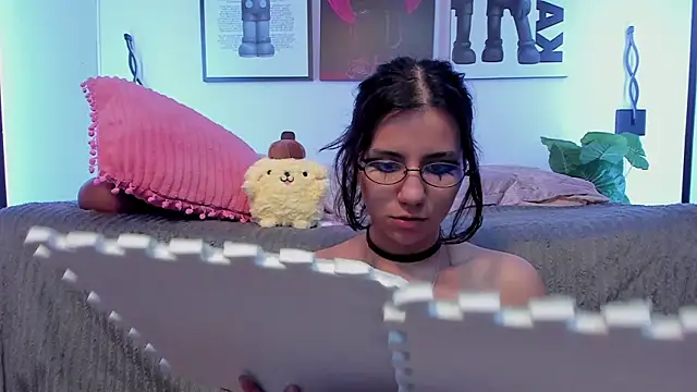 HollyPeach webcam