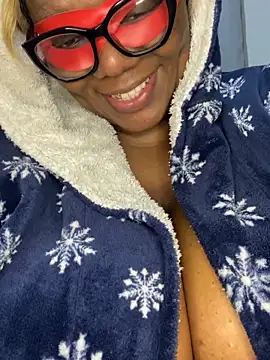 BoobsQueeen webcam