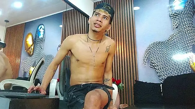 Skinny_cute_Alyer webcam