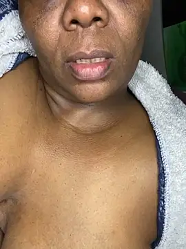 BoobsQueeen webcam