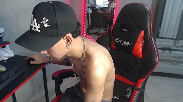 garu-hot18 webcam