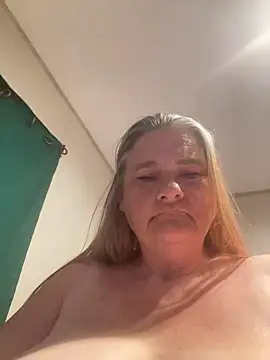 roxie6989 (F mature) - 1000