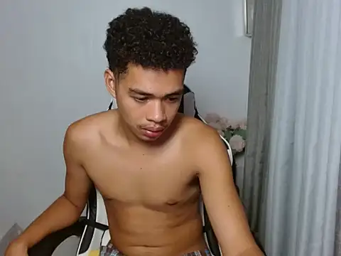 curlyasian_njxx webcam
