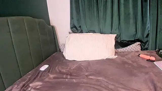 ellla_LA