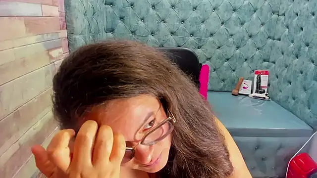 Watch Sarah_Boobs_ live on EroticFlix - High definition streams