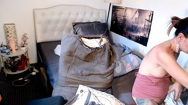 NinaDOM4CUM webcam