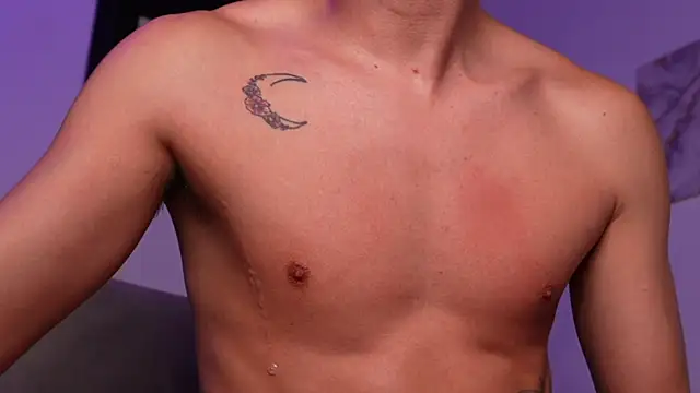 sweettaaron01 webcam