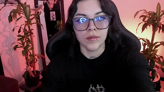 Watch MissCharlottte_18 live on EroticFlix - High definition streams
