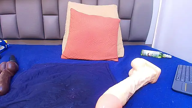 Watch melany_roberts_ live on EroticFlix - High definition streams