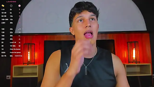 Leo_Savage_ webcam