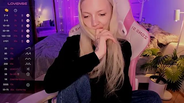 AnyaTaylor_ webcam