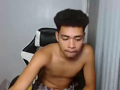 curlyasian_njxx webcam