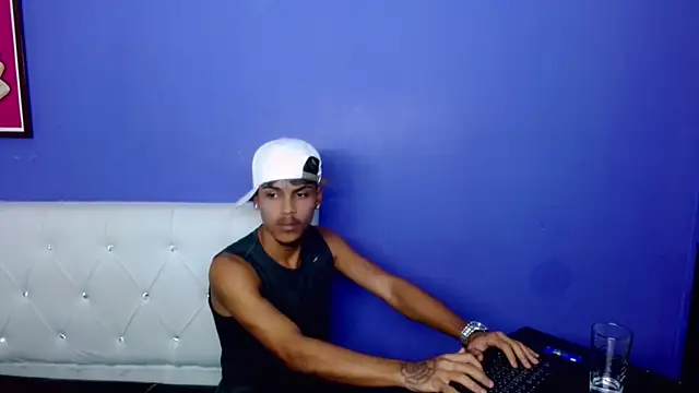 Angel_foxc13 webcam