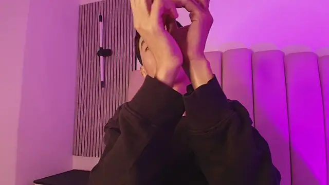 lian_cameron (M twink) - dance sexy naked