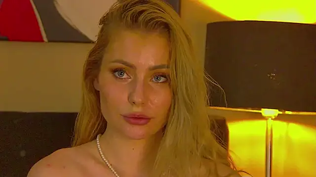 MisshaNight webcam