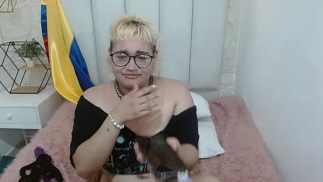 Echypyon_ live cam on StripChat