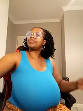 bustylisa1983 webcam