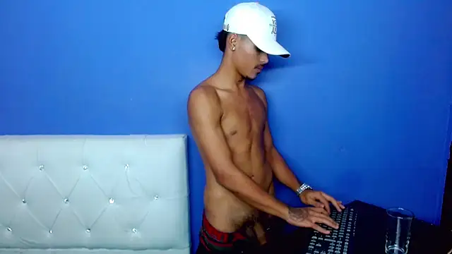 Angel_foxc13 live cam on StripChat