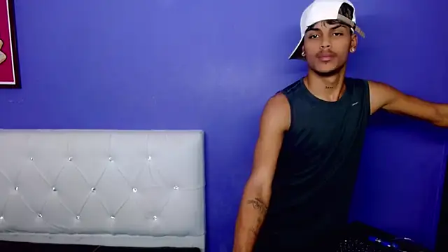 Angel_foxc13 live cam on StripChat