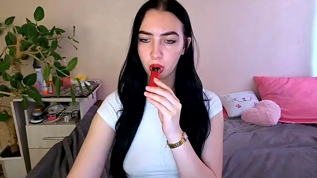 WildKittenX_ live cam on StripChat