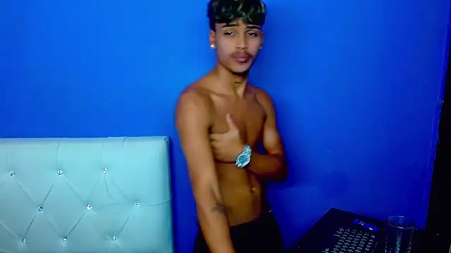 Angel_foxc13 webcam
