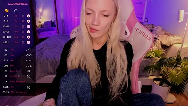 AnyaTaylor_ webcam