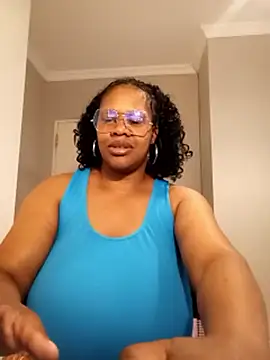 bustylisa1983 webcam