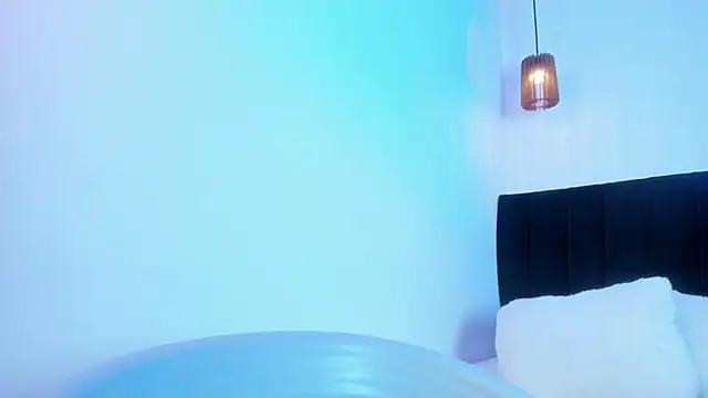 dolly_zoe webcam