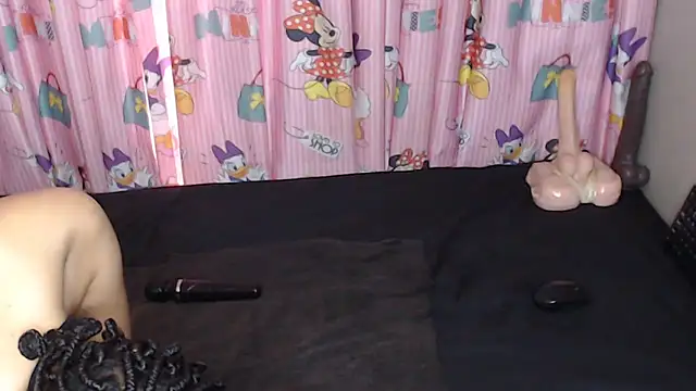 TrishahXo webcam