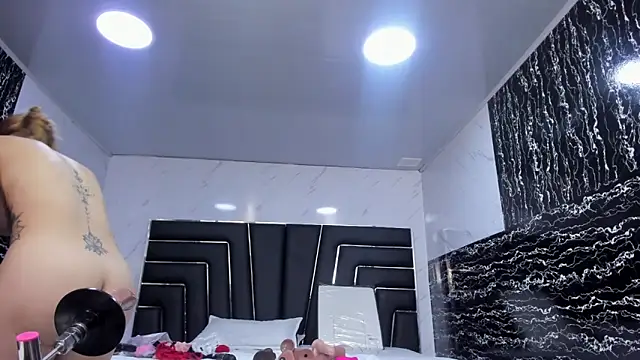 Watch Ladyy_Scarlett live on EroticFlix - High definition streams