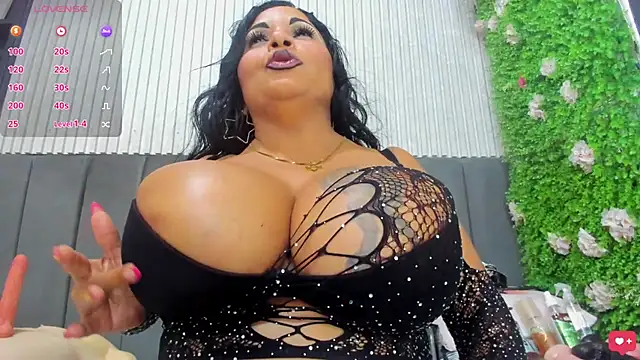 Michelle_busty webcam