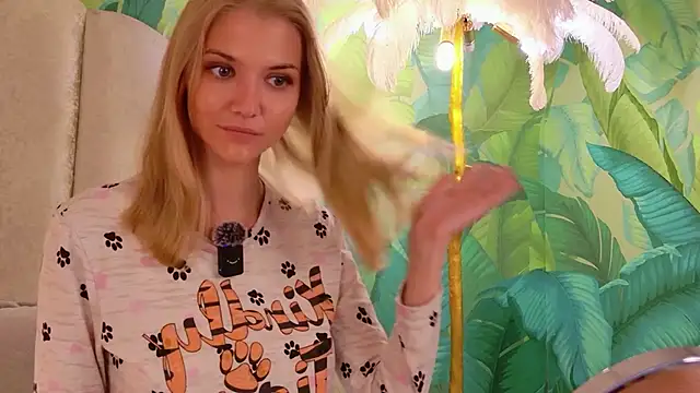 4example_Chloe webcam