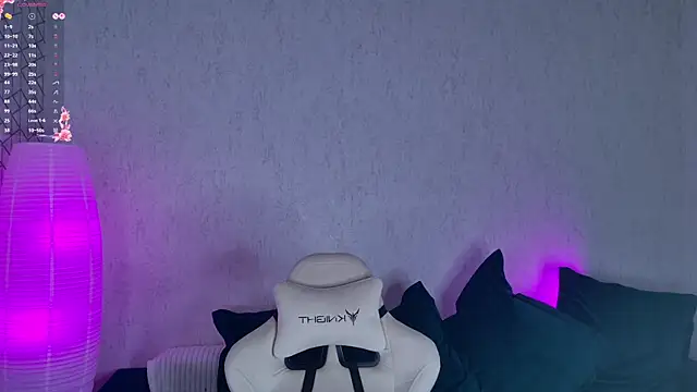 NayaValen webcam