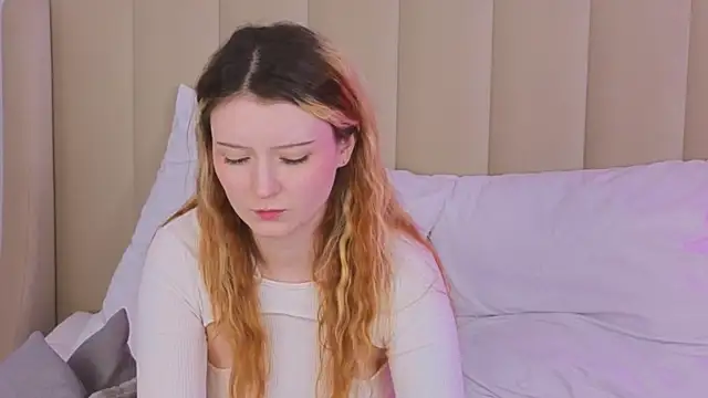 AlyssFrost webcam