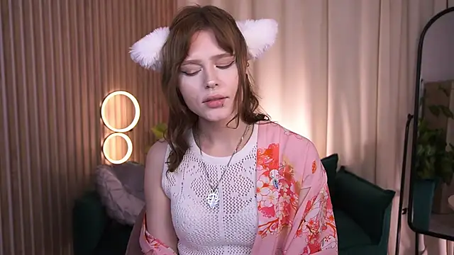 LunaSilvermoon webcam