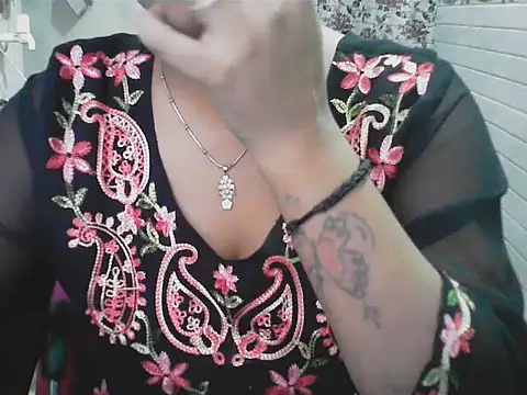 LovingPihu webcam