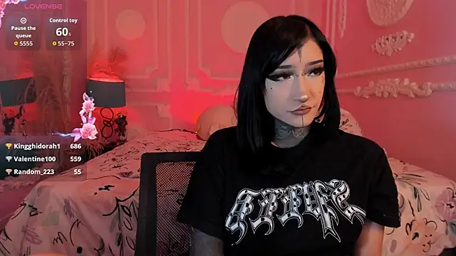 Kat_VonDe live cam on StripChat